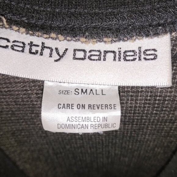 CATHY DANIELS LADIES ZIP-UP SWEATER - Picture 3 of 3